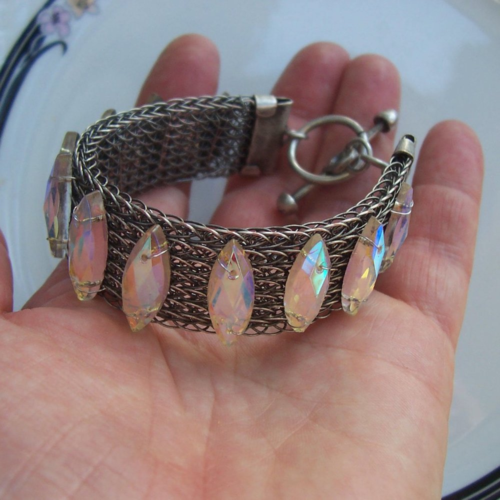 Hand Designed - Exquisite Vintage Crochet Crystal Bracelet - Picture 3 of 8